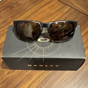 Men’s Oakley Matte Black Sunglasses Polarized
